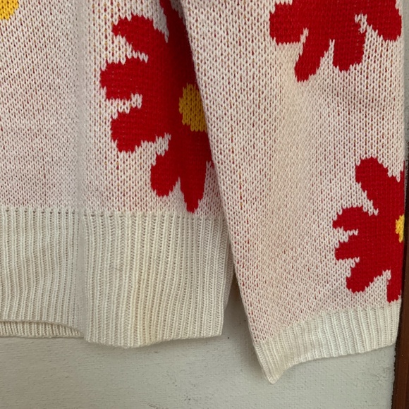 NEW W/BAG Drop Shoulder Daisy Pattern Sweater - Picture 3 of 4